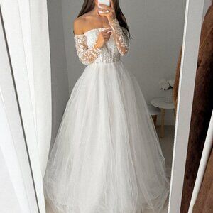 Off-Shoulder Long Sleeve Tulle Ball Gown Wedding Dress | Size 38 (US 6)